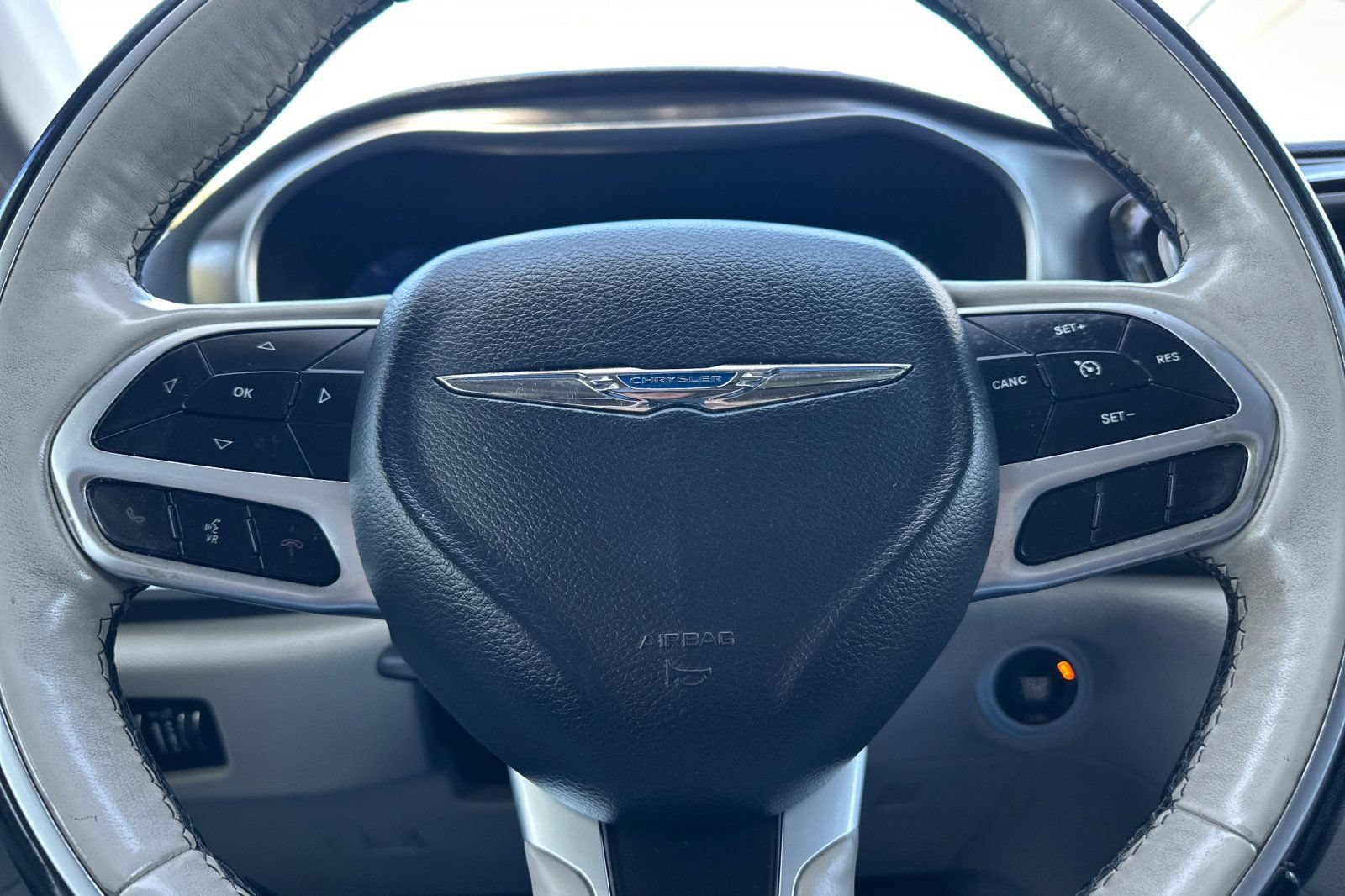 Used 2018 Chrysler Pacifica Limited FWD image 23