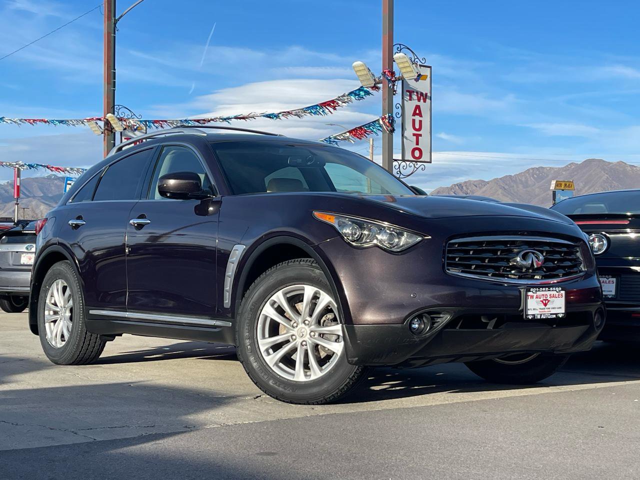 Used 2010 INFINITI FX35 FX35 AWD w/ Navigation Pkg image 3