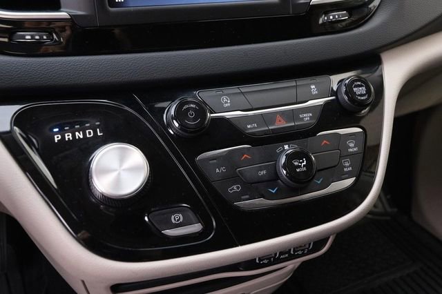 Used 2023 Chrysler Voyager LX image 19