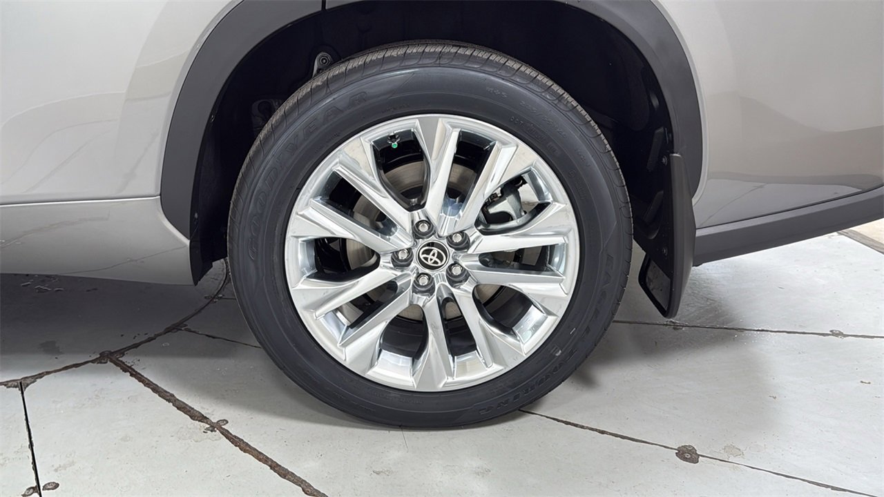 New 2026 Toyota Highlander Limited image 24