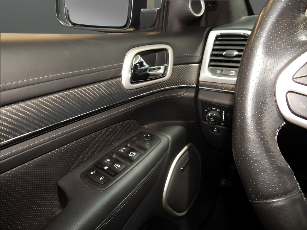 Used 2020 Jeep Grand Cherokee SRT image 31