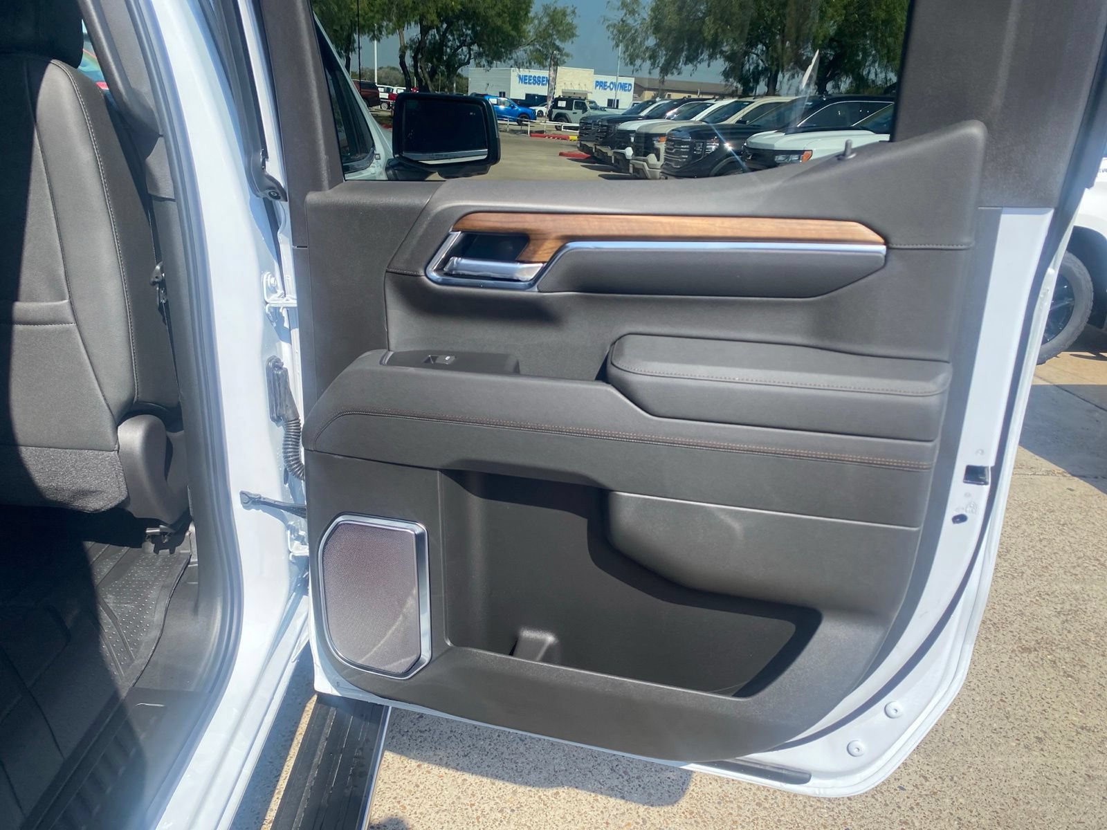 New 2026 Chevrolet Silverado 1500 High Country w/ High Country Premium Package AWD/4WD image 11