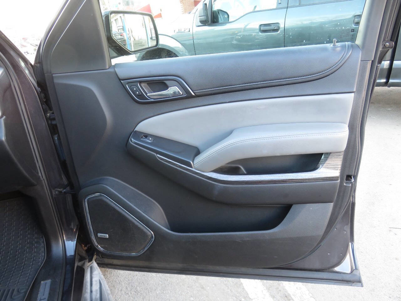 Used 2015 Chevrolet Suburban LT AWD/4WD image 28