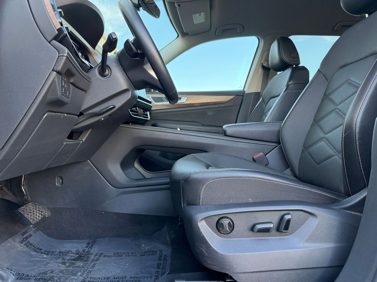 Used 2025 Volkswagen Atlas SE AWD/4WD image 29