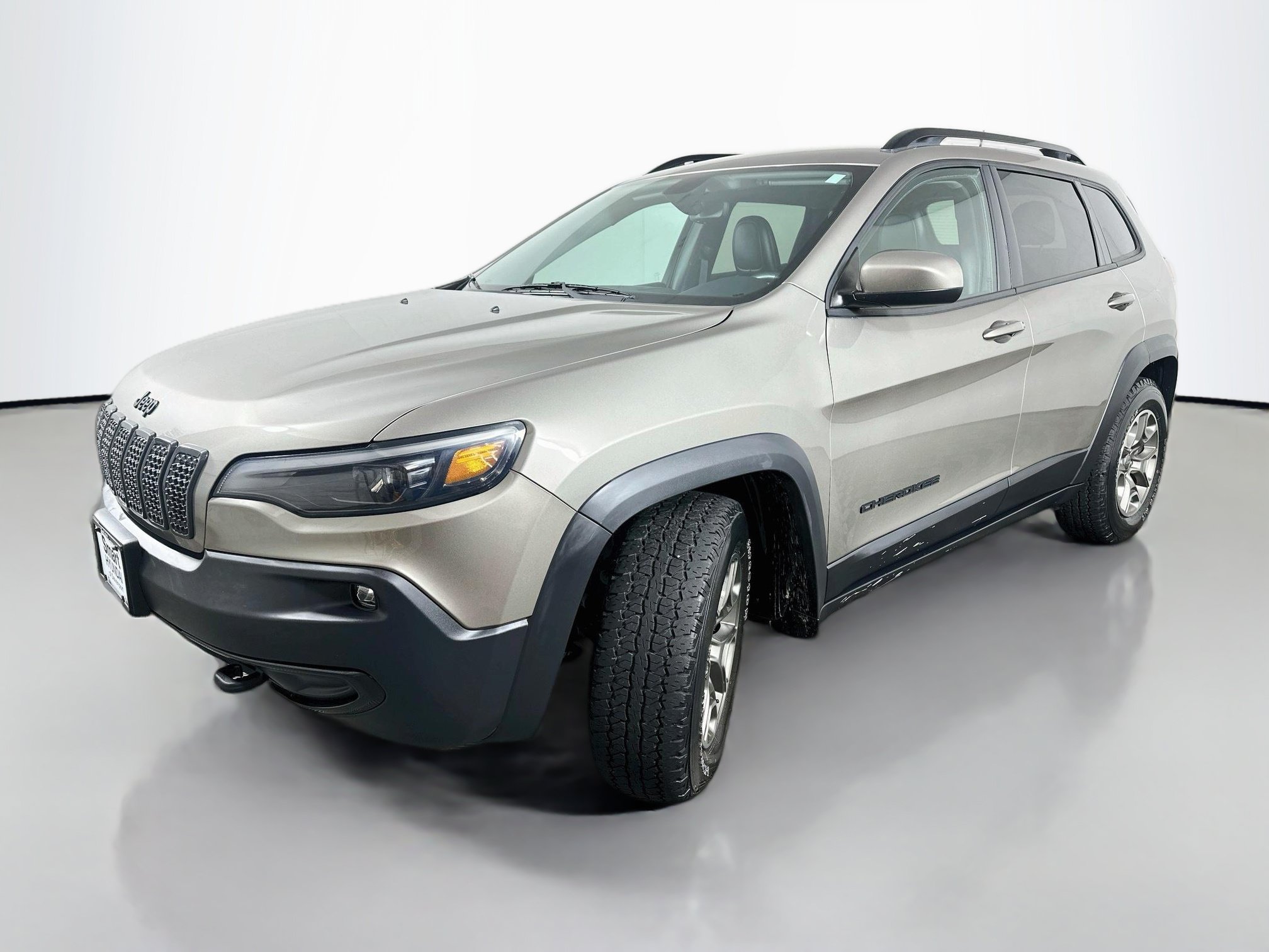 Used 2020 Jeep Cherokee Latitude w/ Quick Order Package 26F North AWD/4WD image 3
