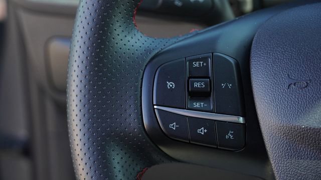 Used 2025 Ford Escape ST-Line image 28