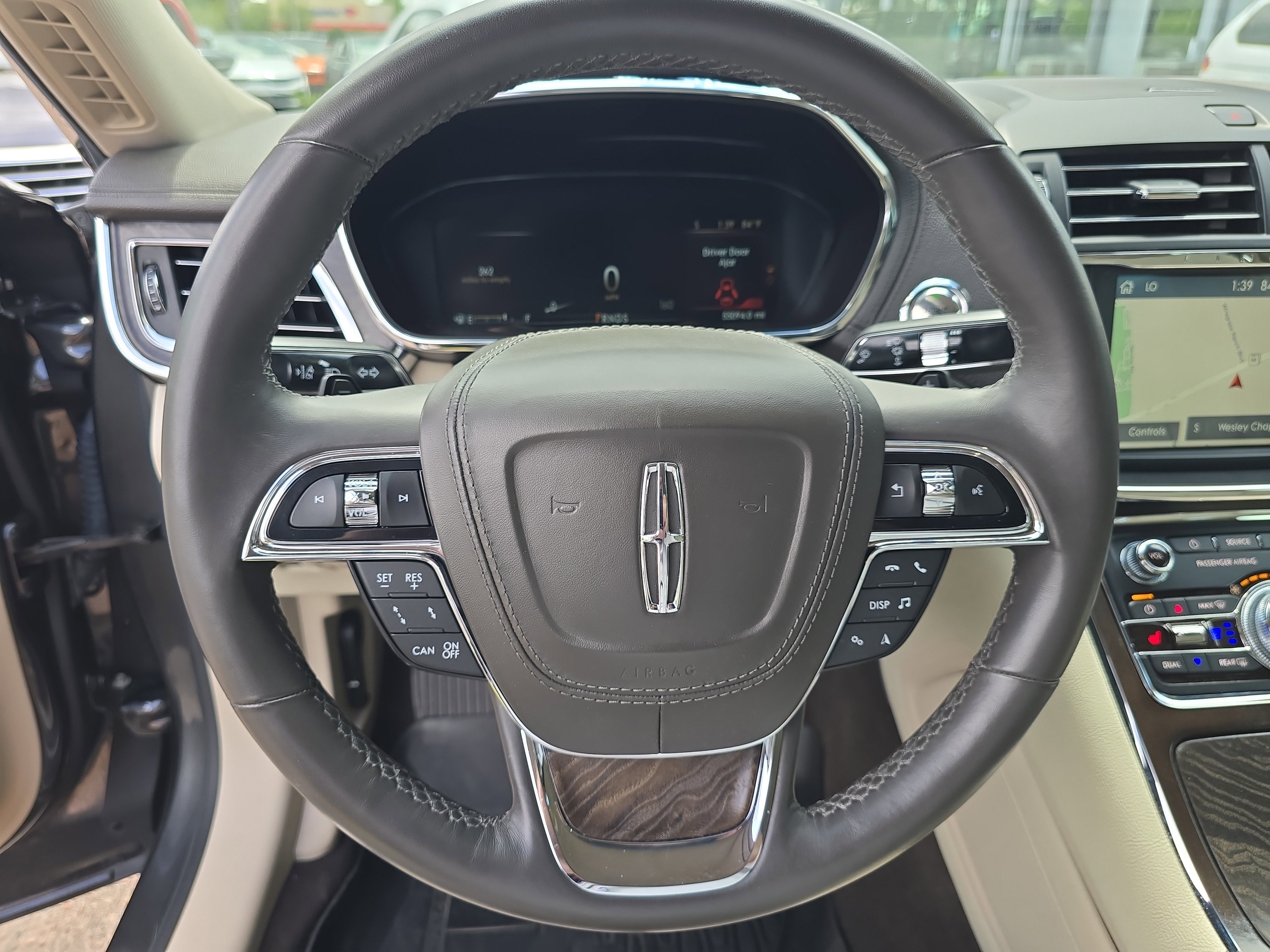 Used 2019 Lincoln Continental Select image 31