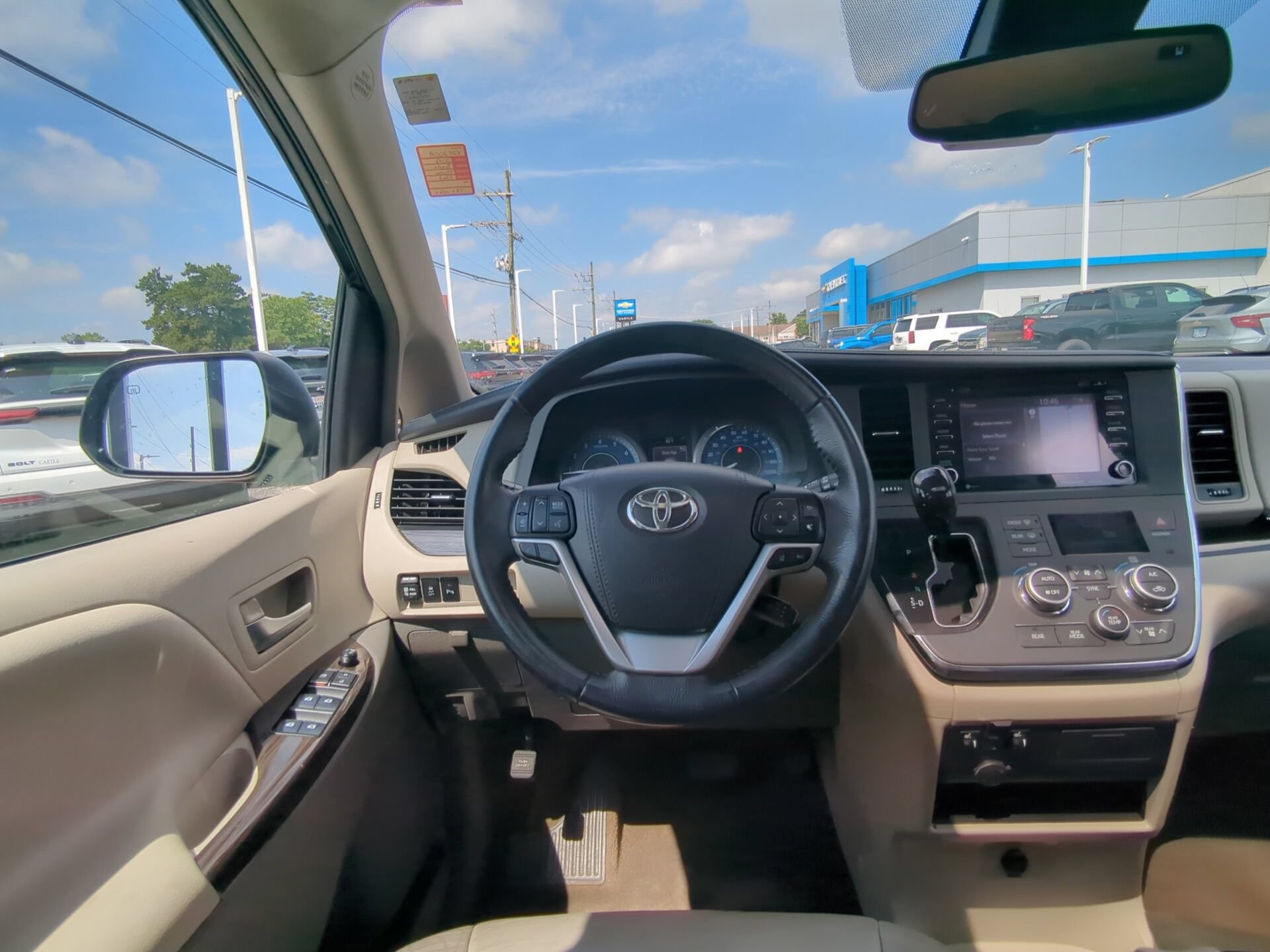 Used 2018 Toyota Sienna XLE w/ XLE Navigation Package FWD image 16