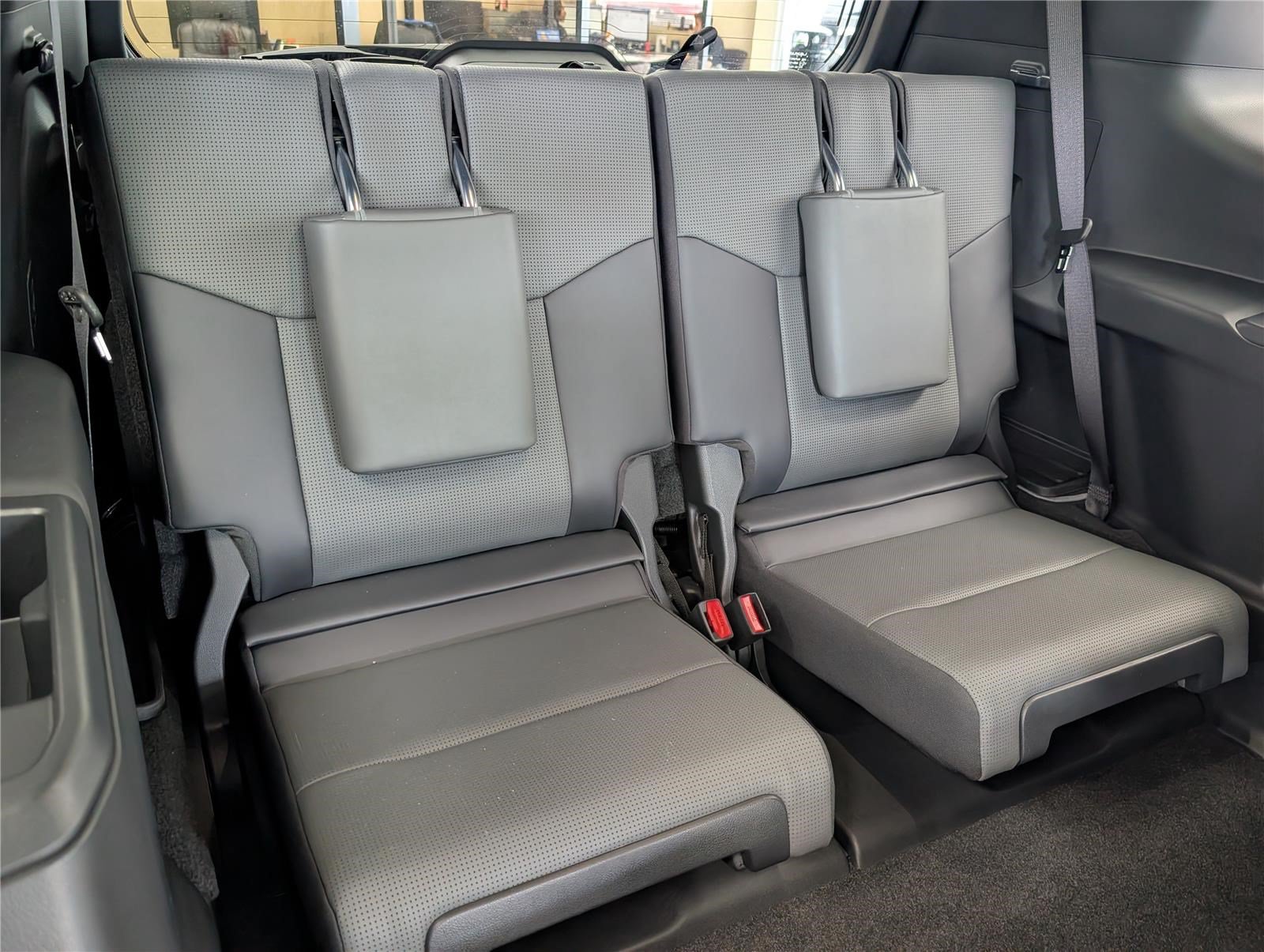 Used 2024 Lexus GX 550 w/ Accessory Package (2T) AWD/4WD image 13
