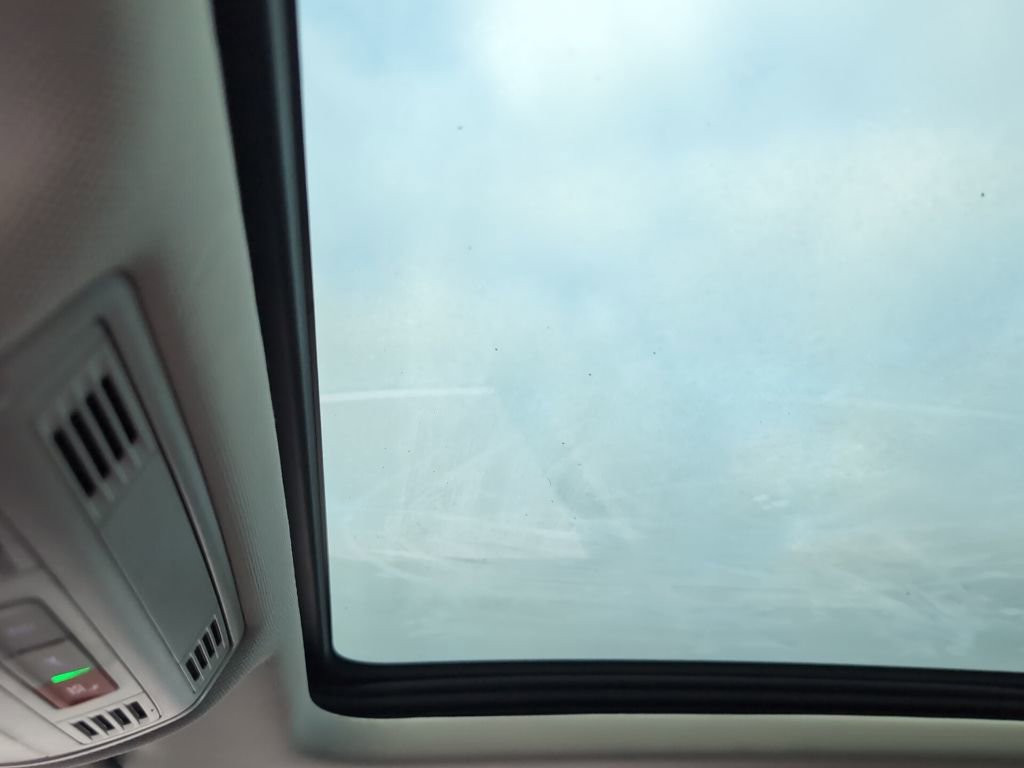 Used 2023 Volkswagen Tiguan SE w/ Panoramic Sunroof Package image 27