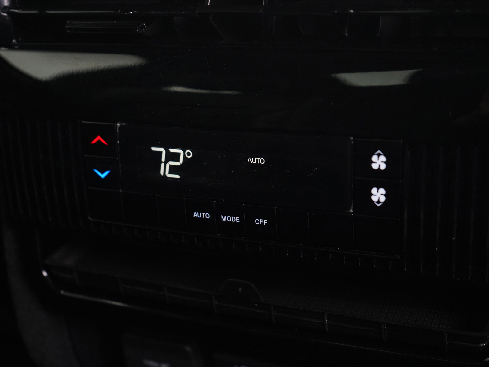 Used 2024 Jeep Wagoneer Series II AWD/4WD image 17