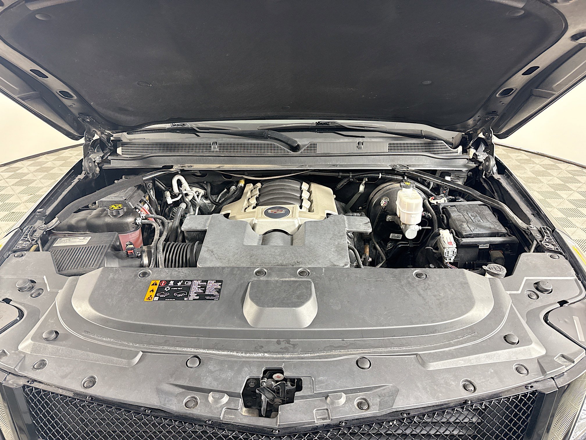 Used 2019 Cadillac Escalade Platinum w/ Escalade Sport Edition image 39