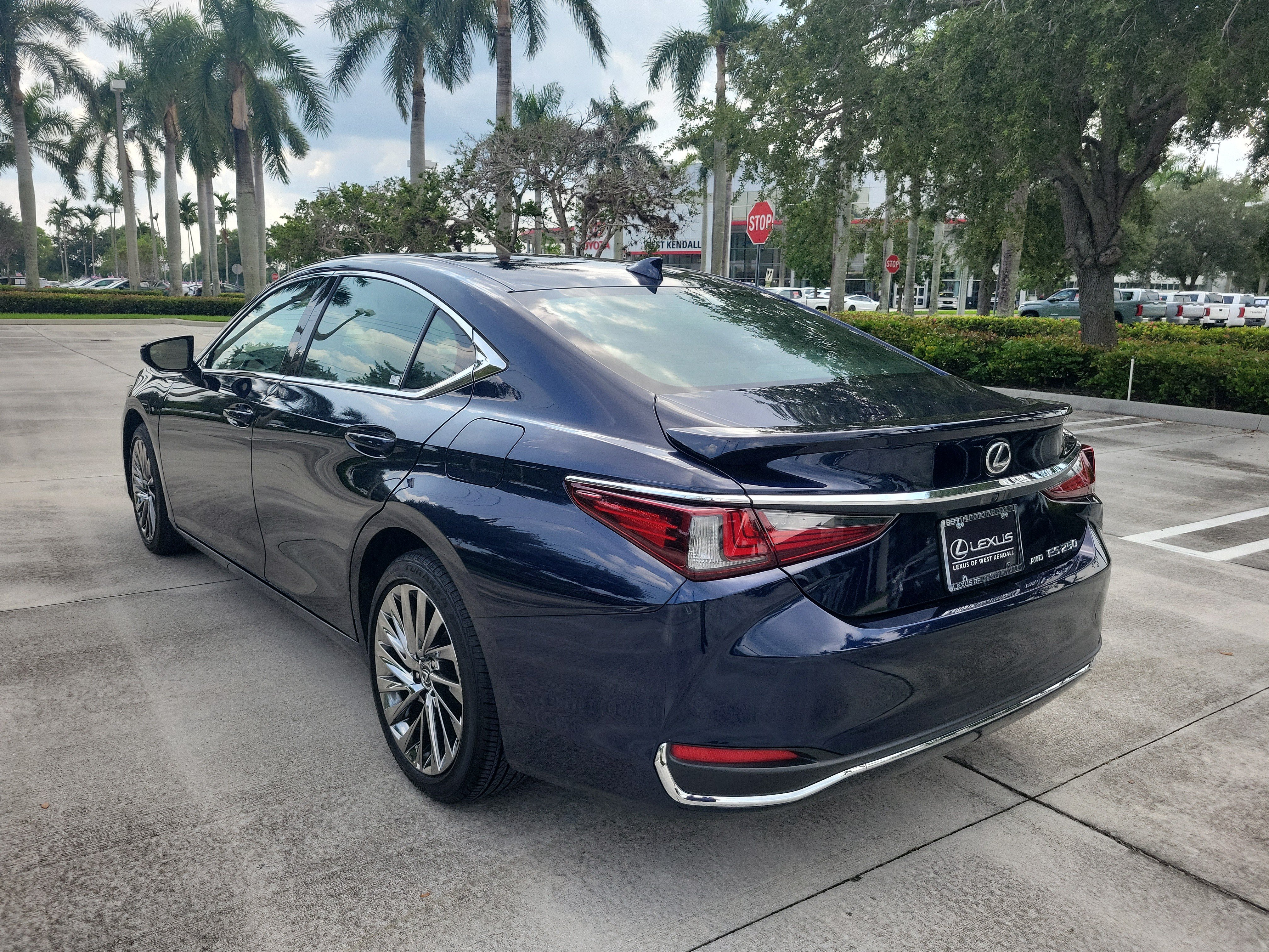 Used 2025 Lexus ES 250 w/ Luxury Package AWD/4WD image 6