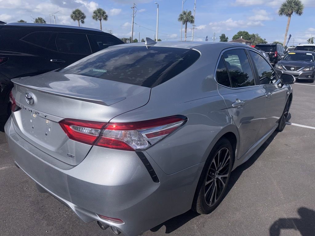 Used 2020 Toyota Camry SE FWD image 5