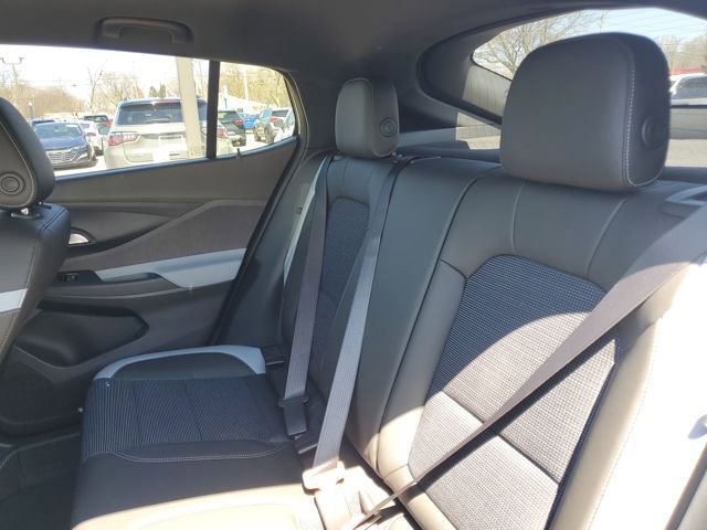 Used 2025 Buick Envista Preferred w/ Convenience II Package image 28