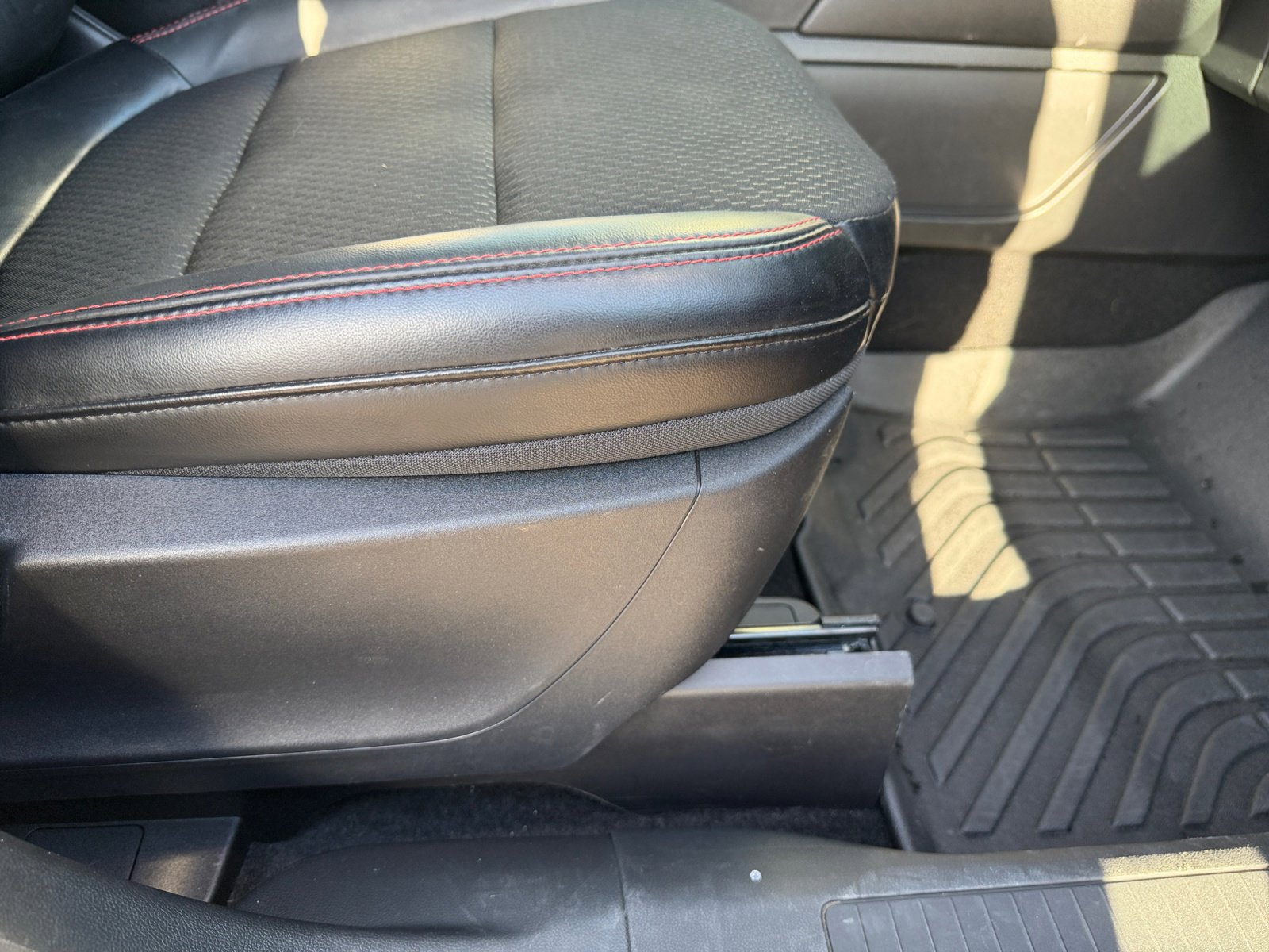 Used 2025 Ford Escape ST-Line w/ Equipment Group 301A FWD image 31