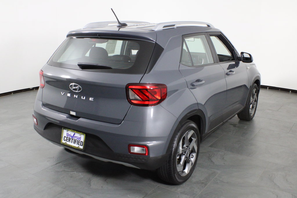 Certified 2025 Hyundai Venue SEL FWD image 4