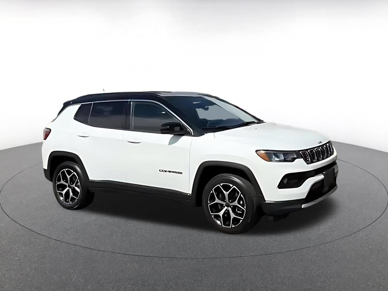 Used 2025 Jeep Compass Limited AWD/4WD image 2