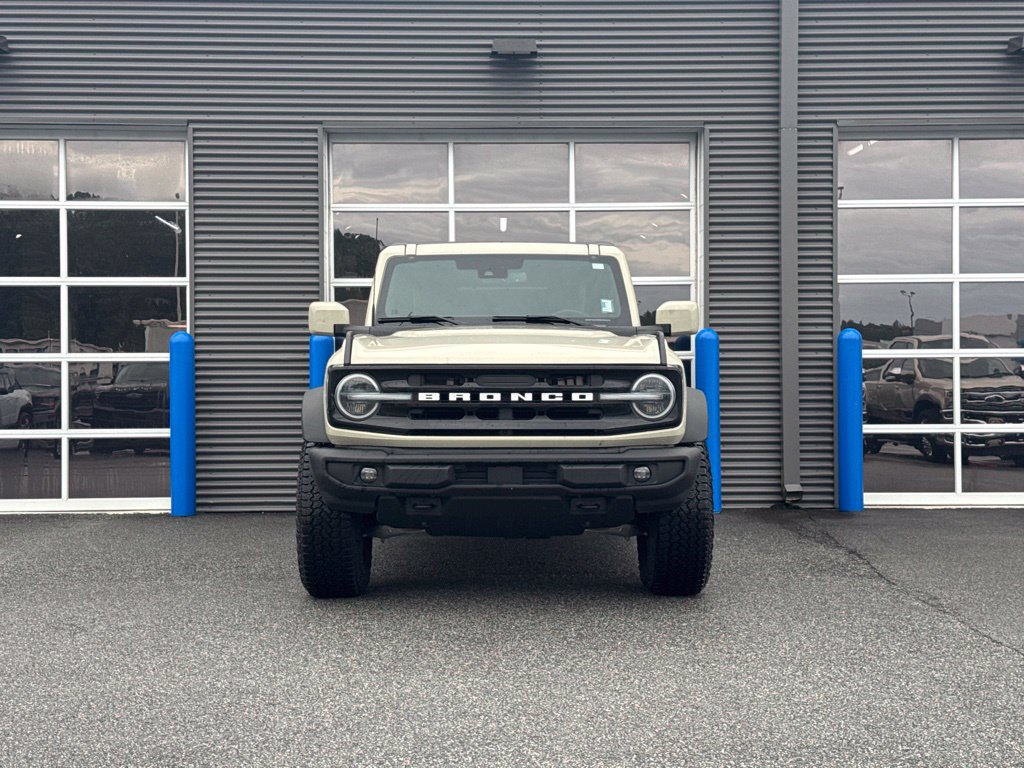 Used 2025 Ford Bronco Outer Banks w/ Sasquatch Package AWD/4WD image 2