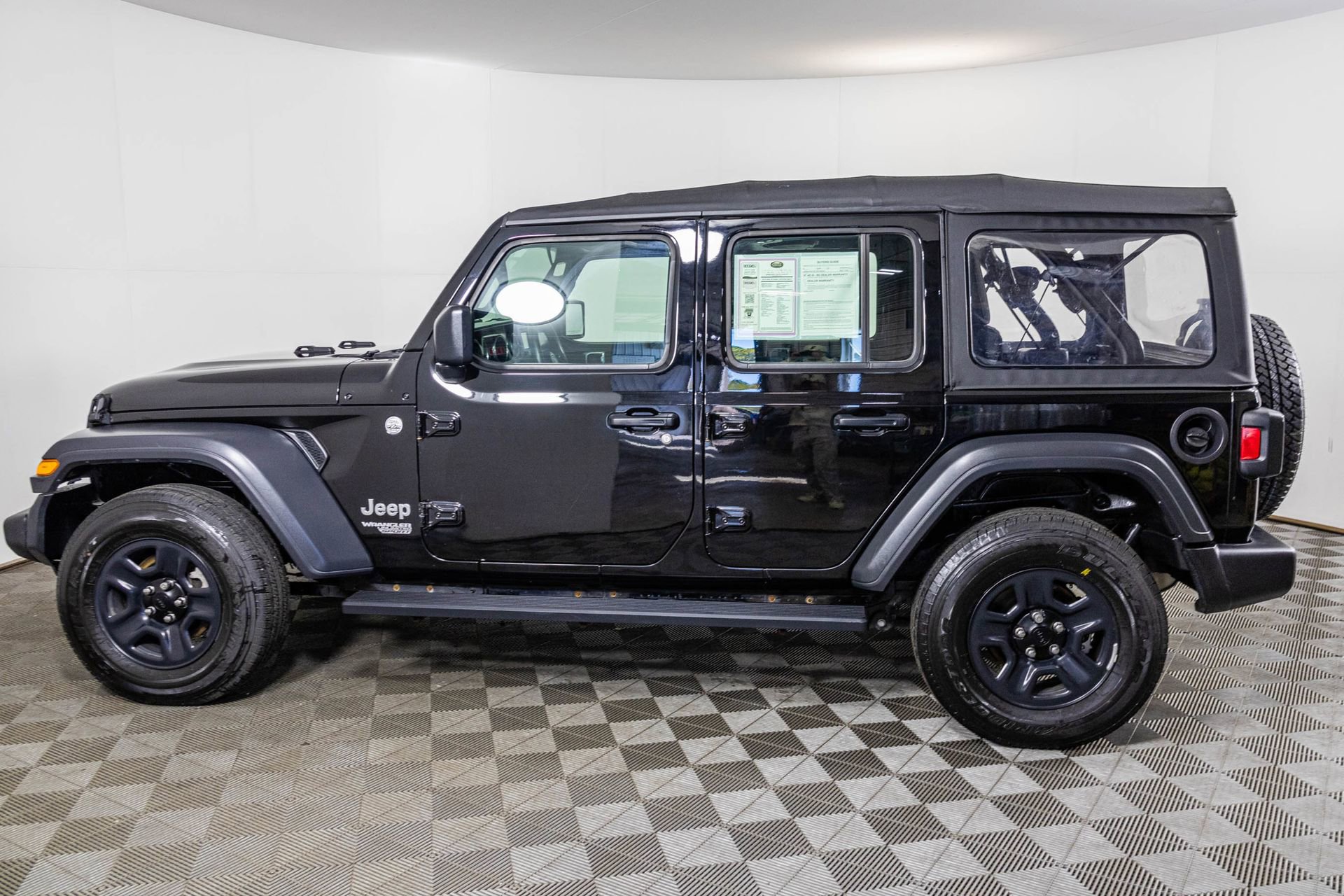 Used 2018 Jeep Wrangler Unlimited Sport image 16