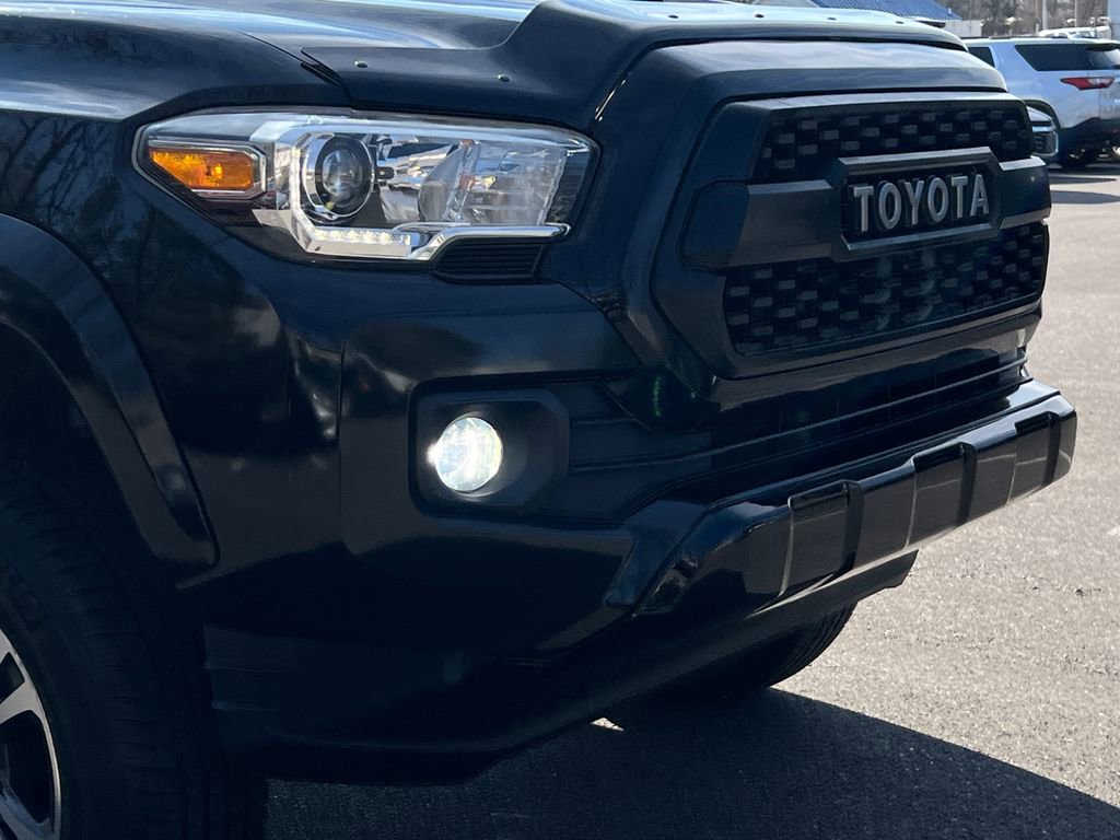Used 2016 Toyota Tacoma TRD Sport image 9