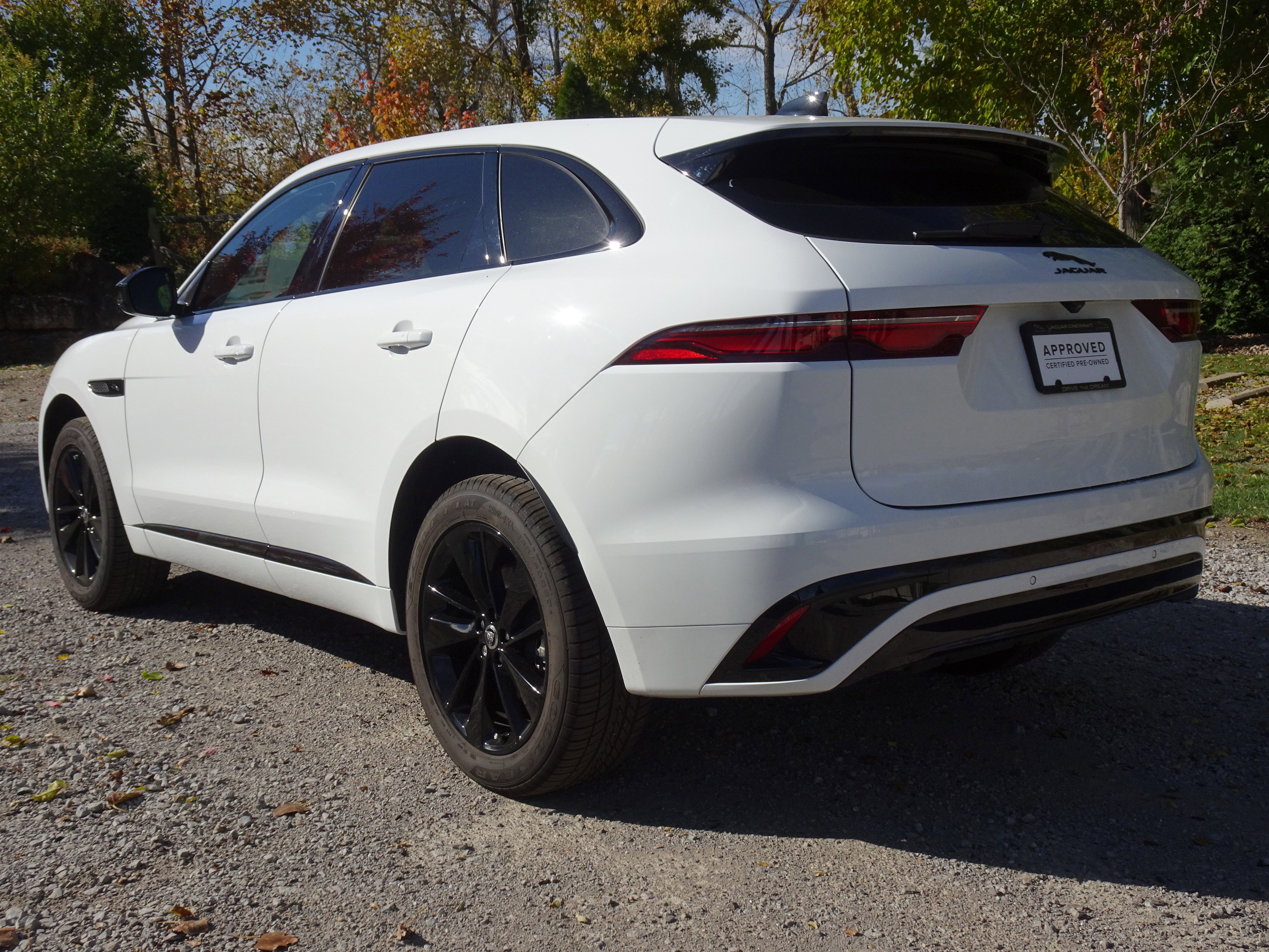 Certified 2025 Jaguar F-PACE R-Dynamic S image 9