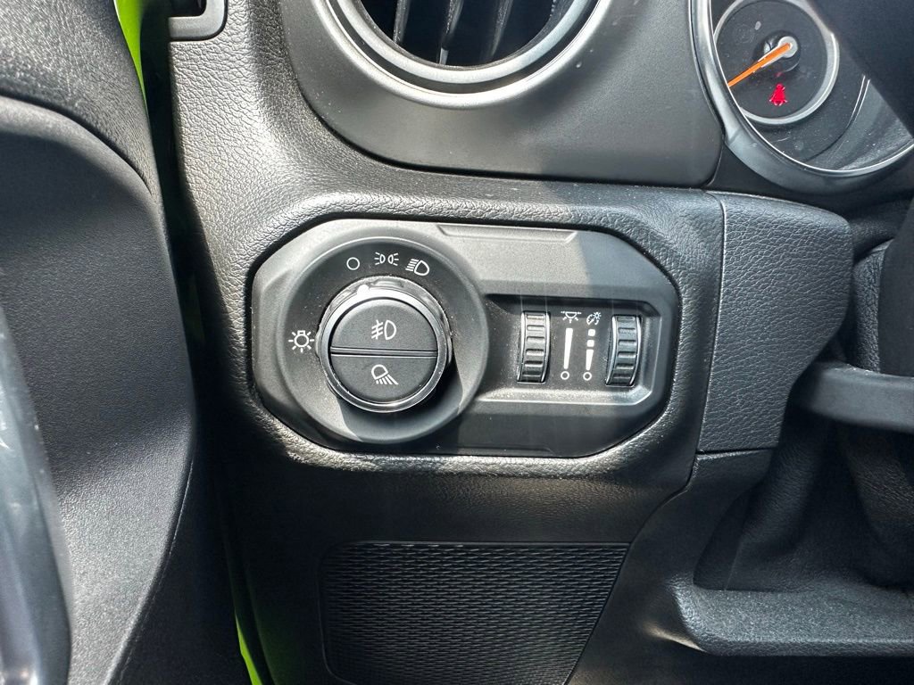 Used 2021 Jeep Gladiator Sport image 14