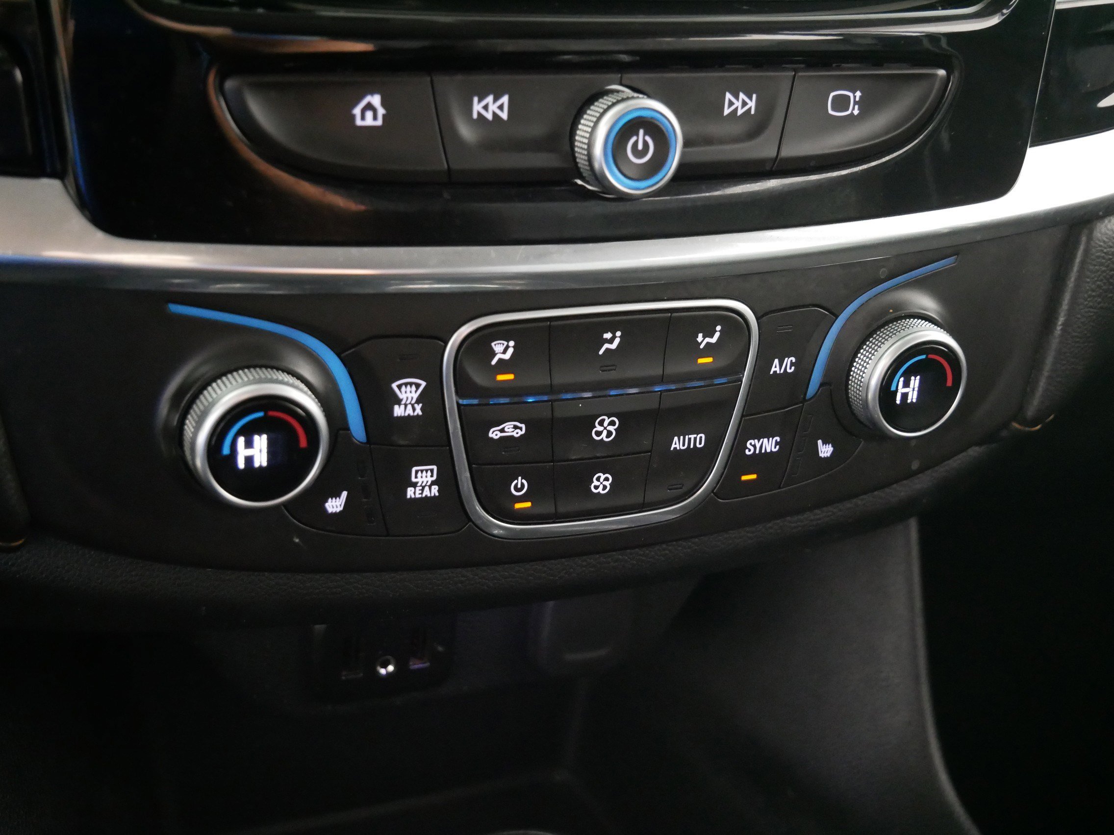 Used 2018 Chevrolet Traverse LT image 21