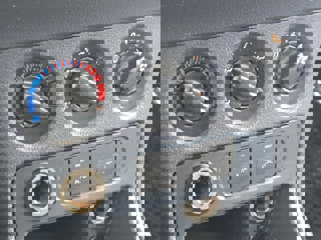 Used 2010 Ford Transit Connect XLT image 18