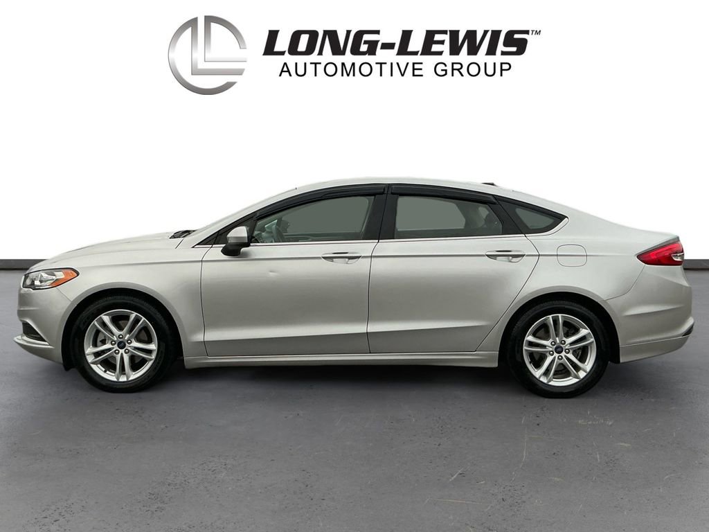 Used 2018 Ford Fusion SE w/ Fusion SE Technology Package image 2