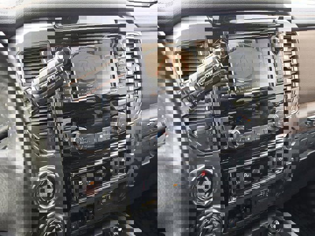 Used 2019 Nissan Titan Platinum Reserve image 25