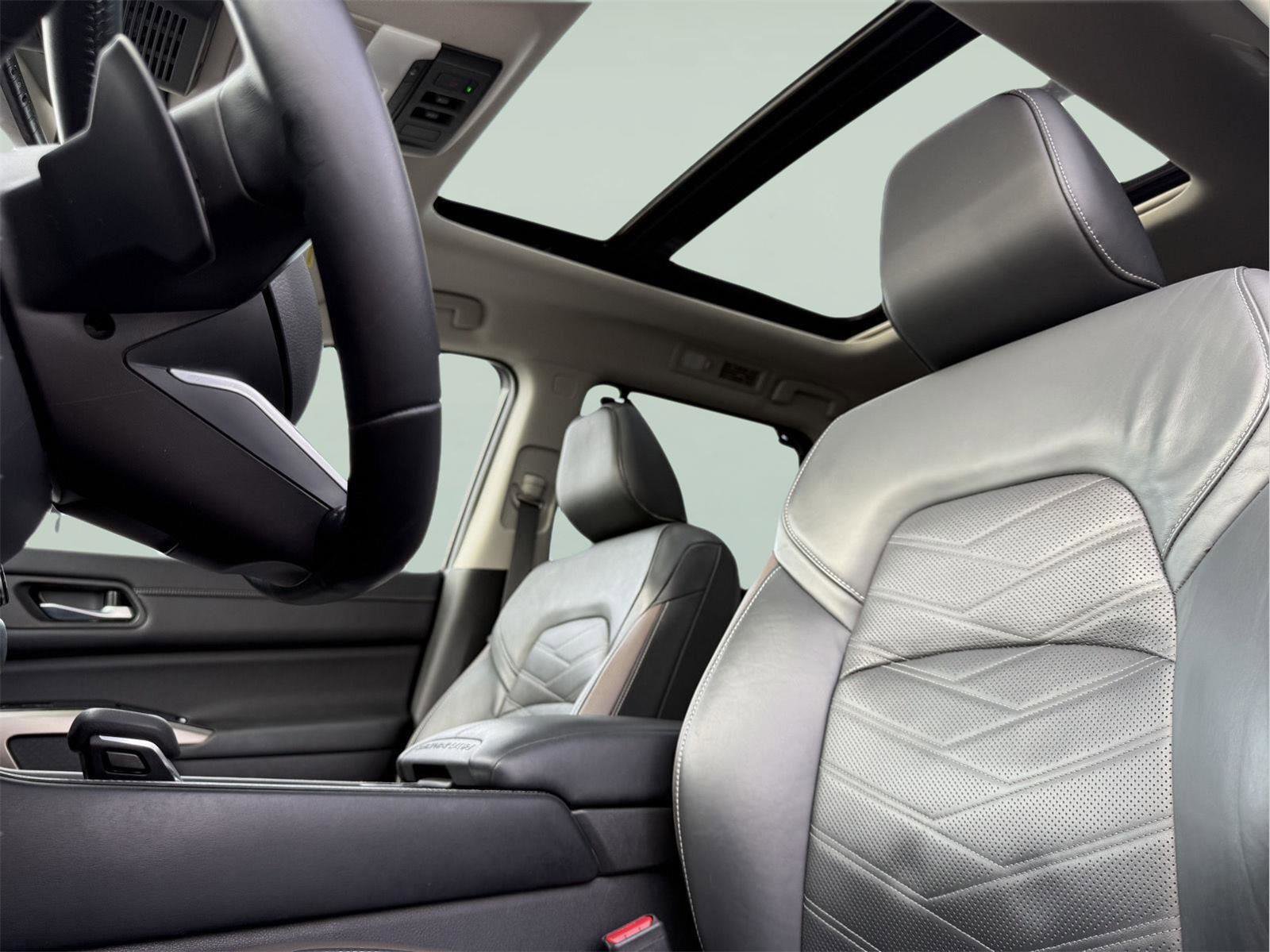 Used 2022 Nissan Pathfinder Platinum w/ Cargo Package AWD/4WD image 10