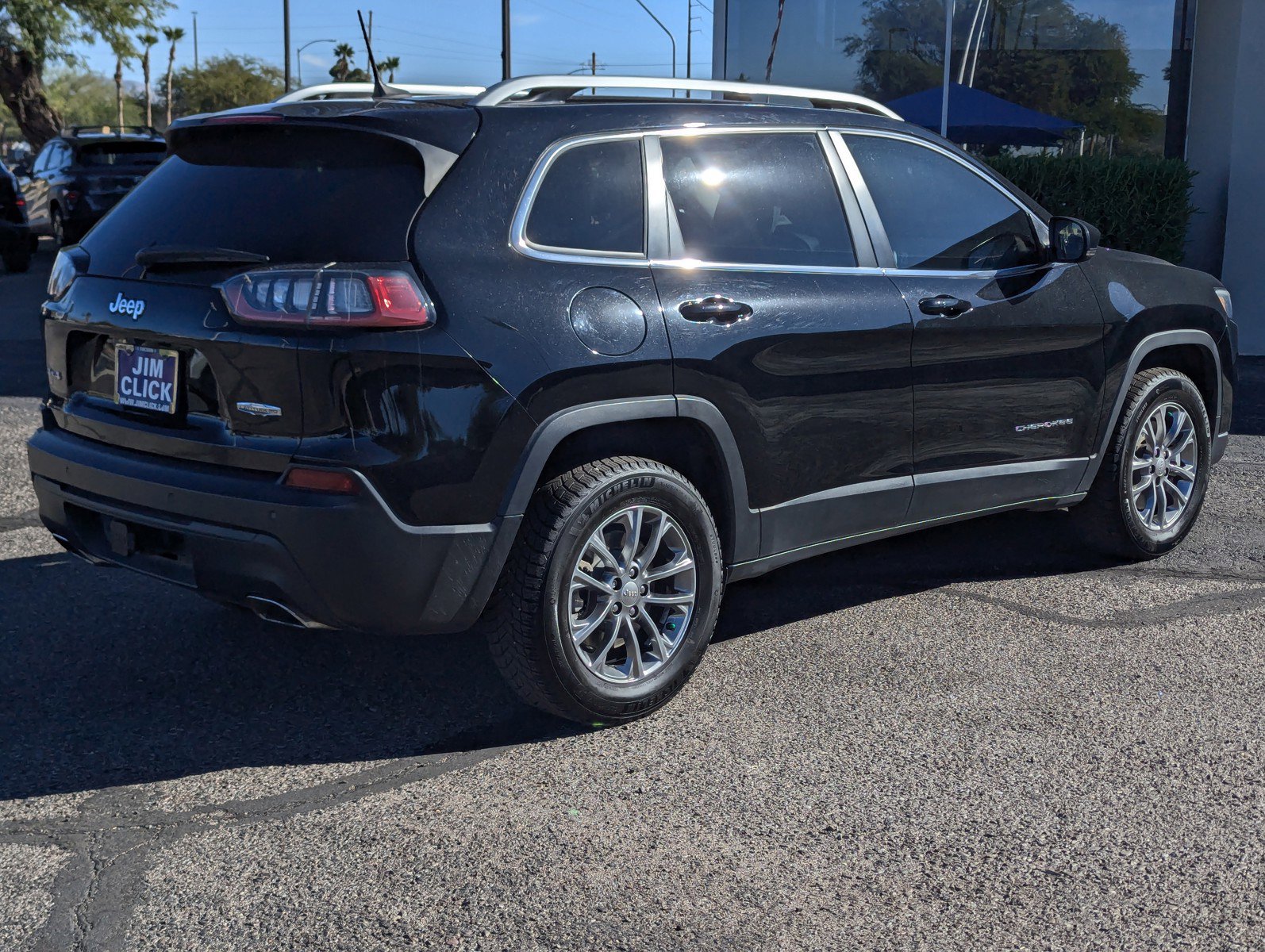Used 2021 Jeep Cherokee Latitude Lux w/ Comfort/Convenience Group AWD/4WD image 2