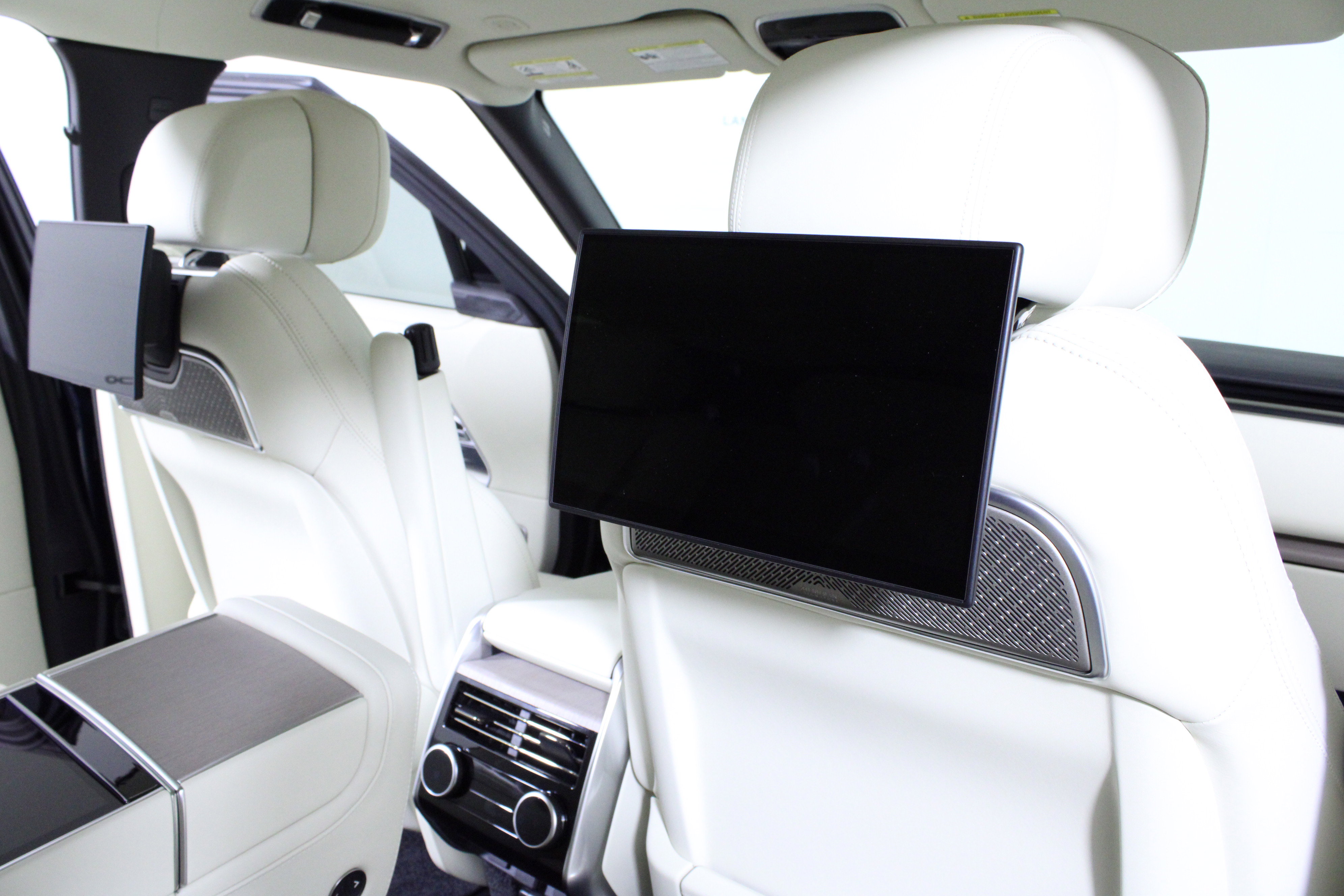 Used 2025 Land Rover Range Rover Autobiography image 17