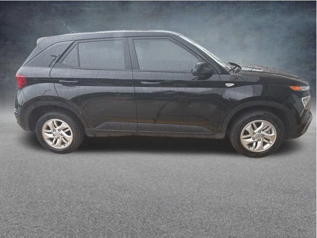 Used 2025 Hyundai Venue SE FWD image 5