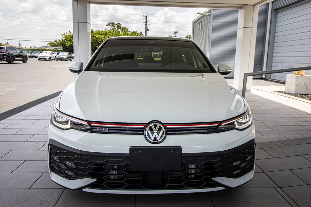 Used 2025 Volkswagen GTI SE FWD image 9