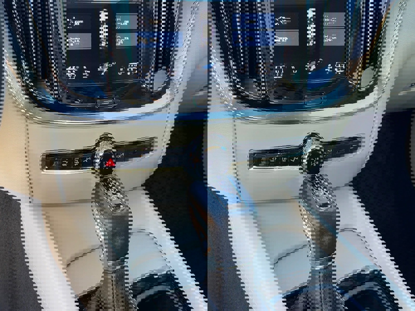 Used 2020 Volvo S60 T6 Momentum image 26