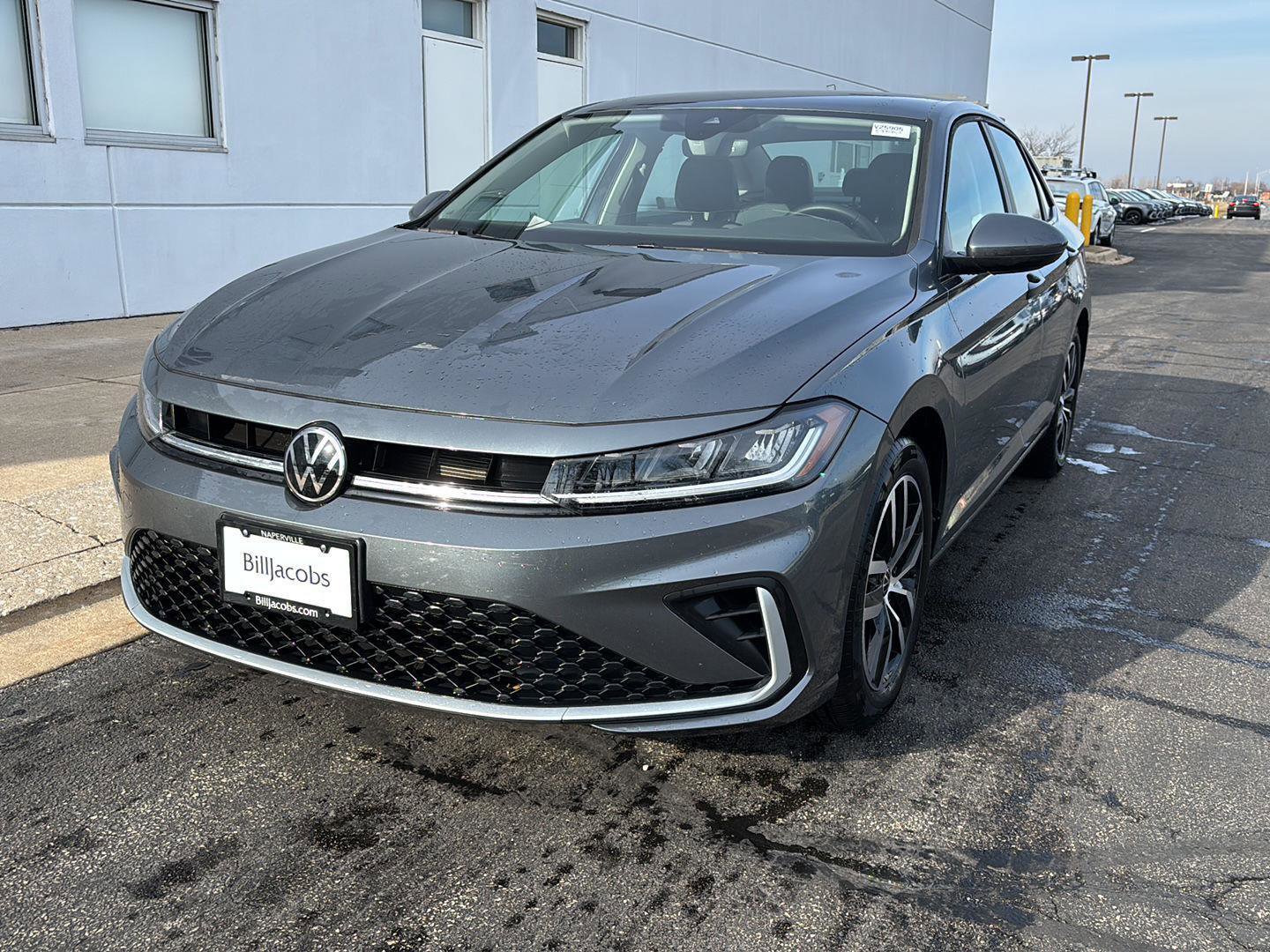 Used 2025 Volkswagen Jetta SE image 2