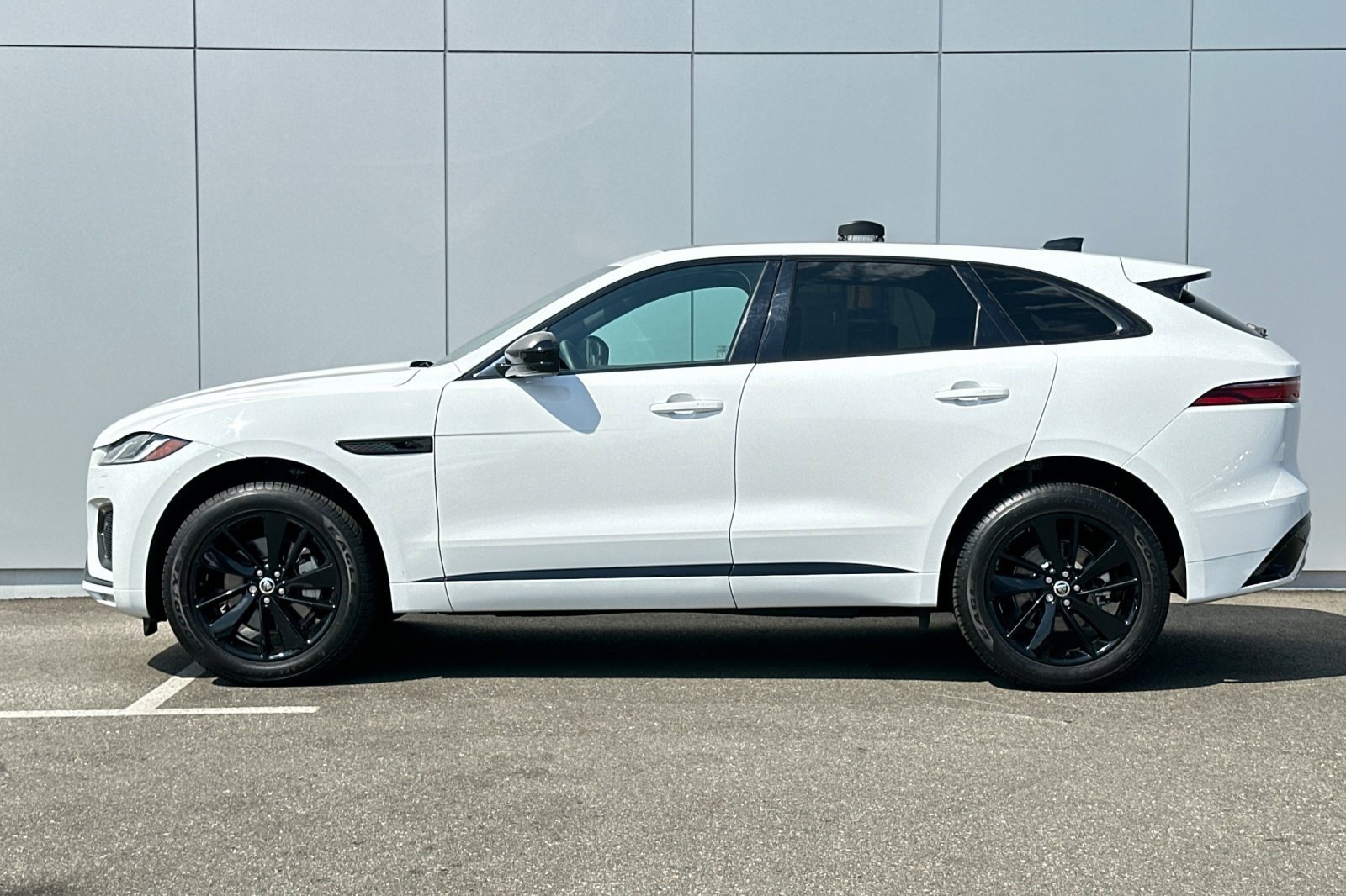 Used 2025 Jaguar F-PACE R-Dynamic S image 2