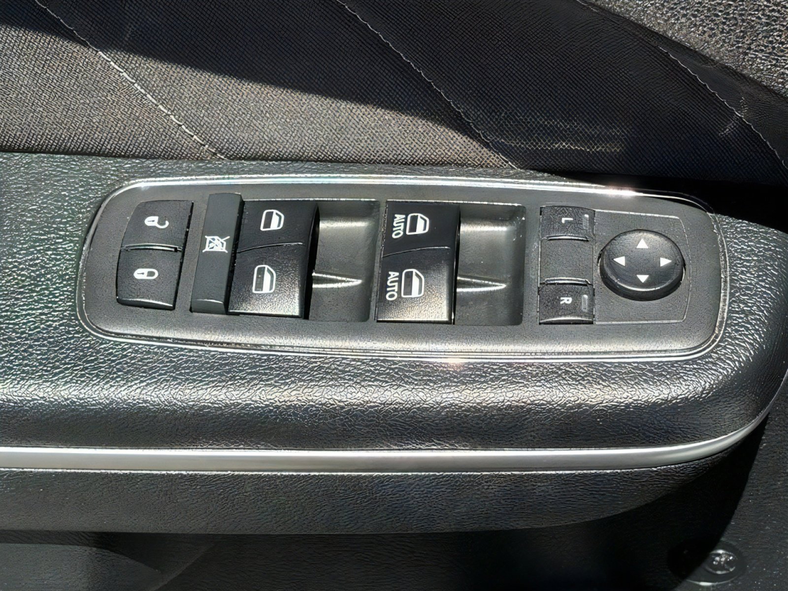 Used 2018 Dodge Charger SXT Plus RWD image 16