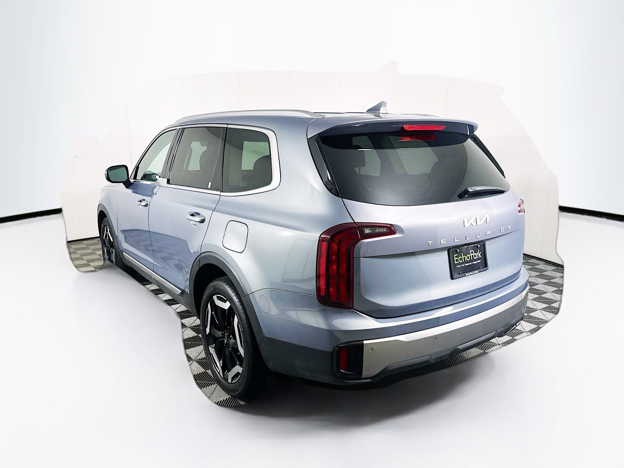 Used 2025 Kia Telluride S FWD image 5