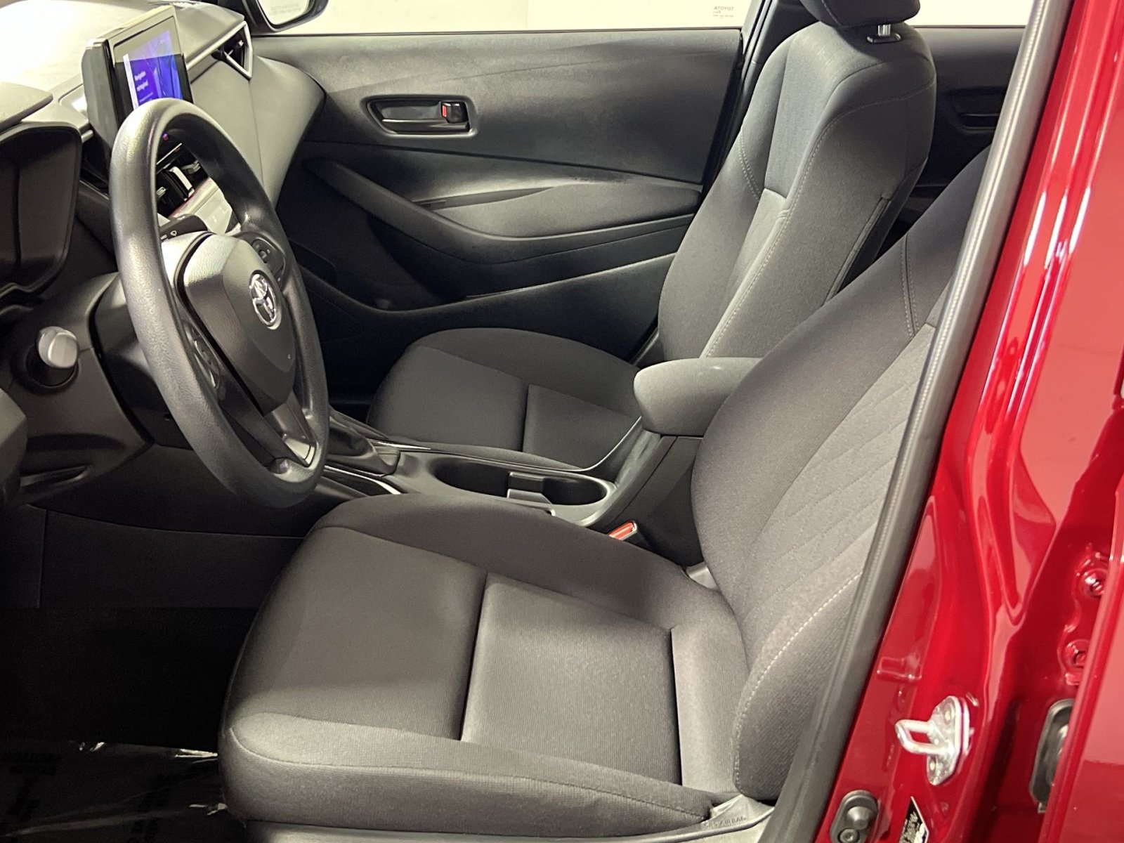 Used 2025 Toyota Corolla LE FWD image 13