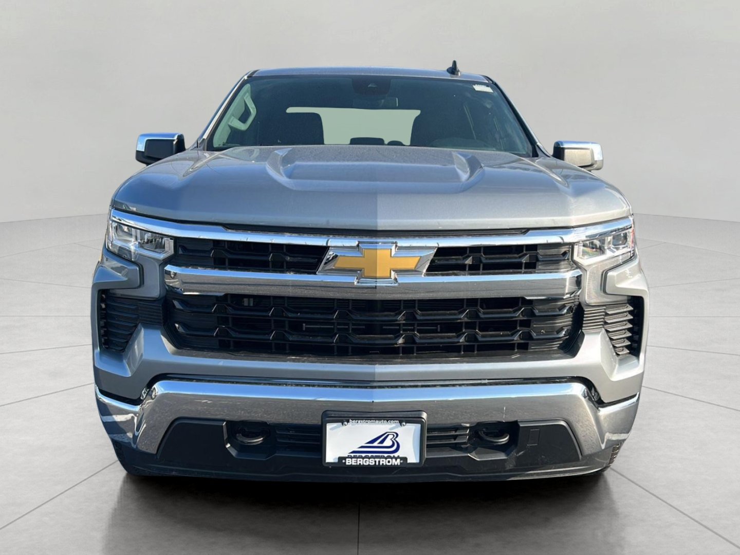 Used 2024 Chevrolet Silverado 1500 LT AWD/4WD image 2