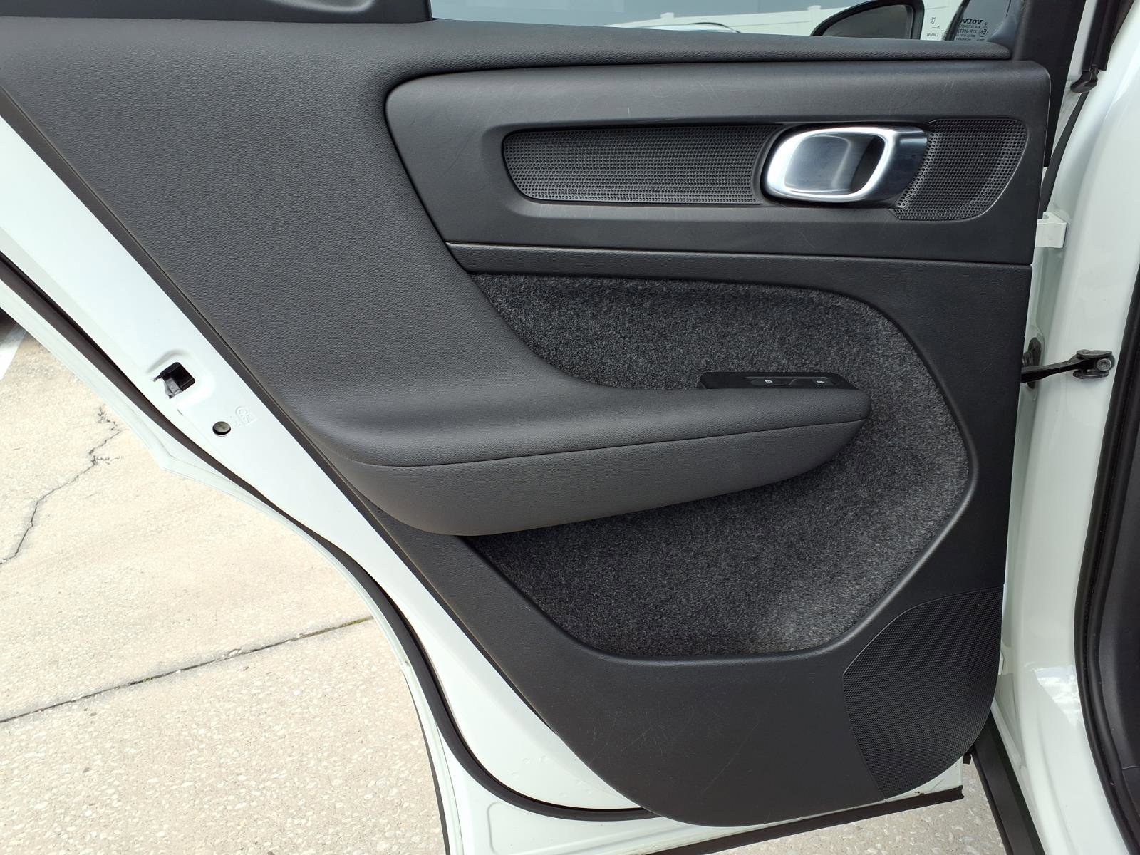 Used 2022 Volvo XC40 T5 R-Design w/ Advanced Package image 19