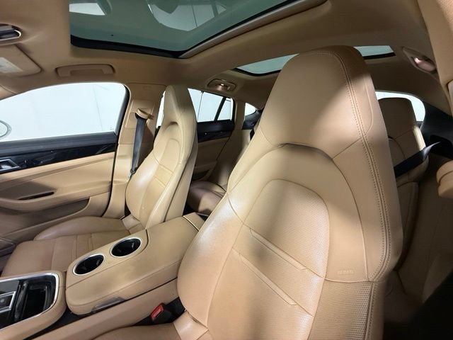 Used 2021 Porsche Panamera RWD image 18