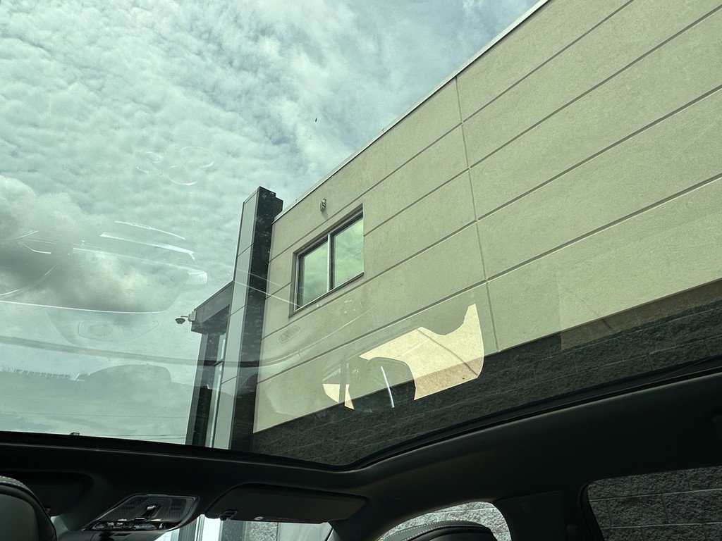 New 2025 Cadillac Lyriq Luxury w/ LPO, Floor Liner Package AWD/4WD image 9