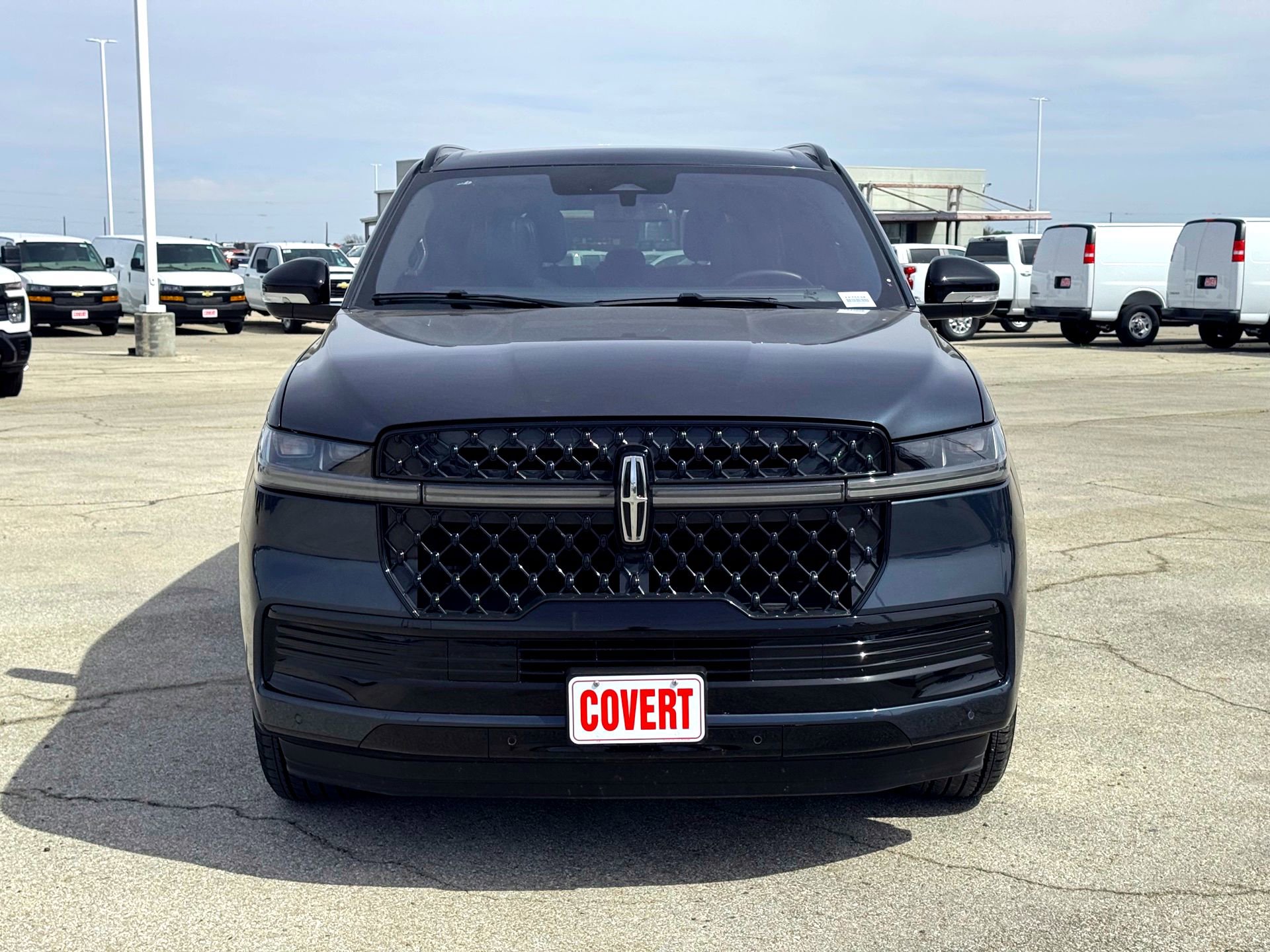 Used 2025 Lincoln Navigator Reserve w/ Jet Appearance Package image 3