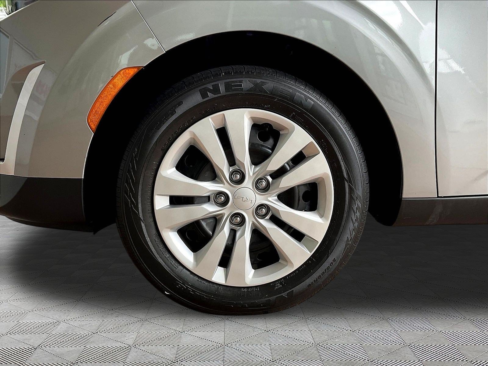 Used 2023 Kia Soul LX FWD image 30