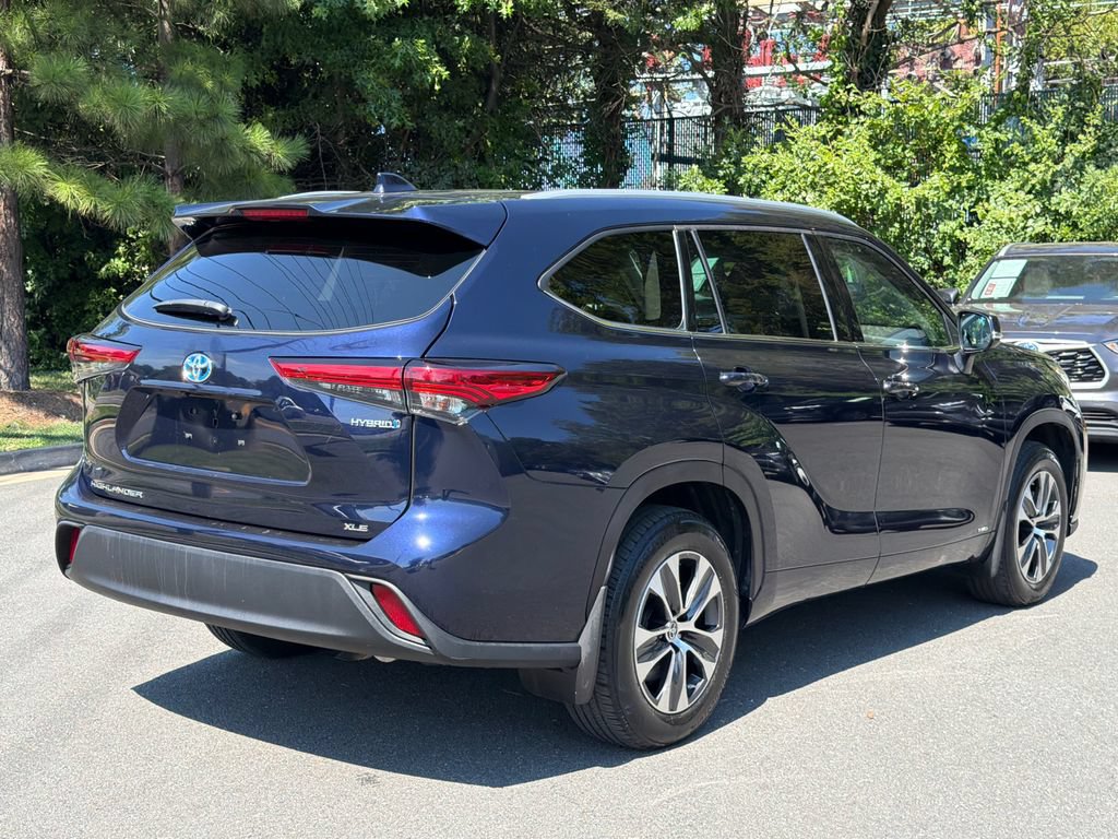Used 2022 Toyota Highlander XLE AWD/4WD image 5