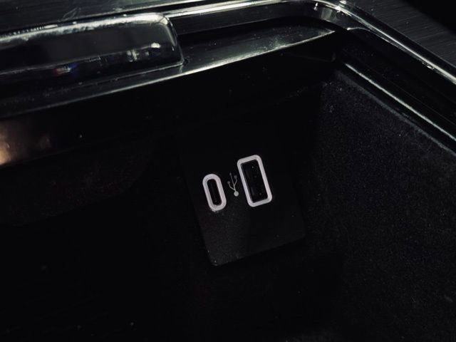 Used 2022 Lincoln Nautilus Reserve w/ Luxury Package AWD/4WD image 34